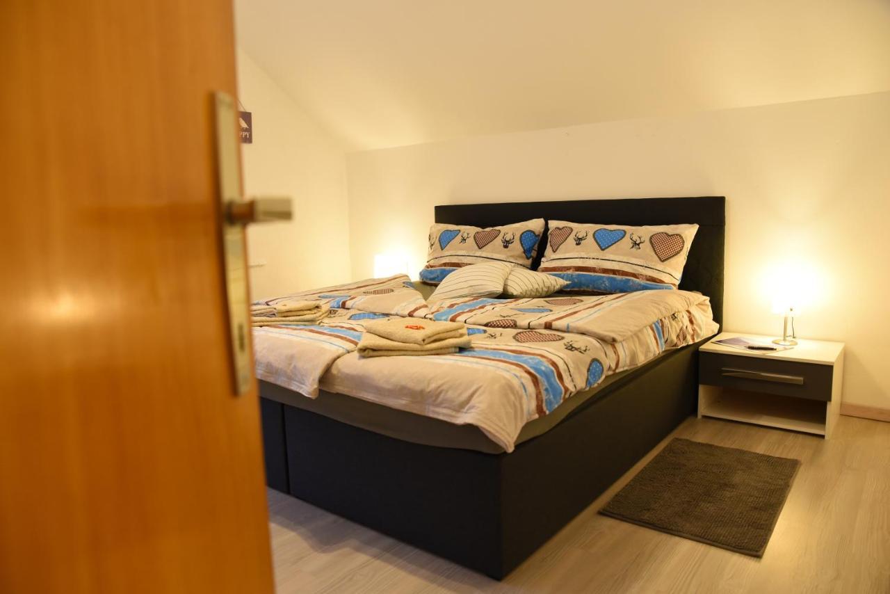 80 M2 Haushaelfte, 3 Zimmer, Parkplaetze, Bis 6 Pers Lägenhet Wängle Exteriör bild