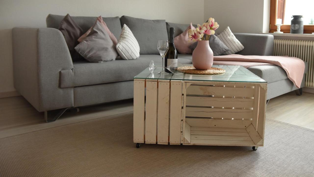 80 M2 Haushaelfte, 3 Zimmer, Parkplaetze, Bis 6 Pers Lägenhet Wängle Exteriör bild